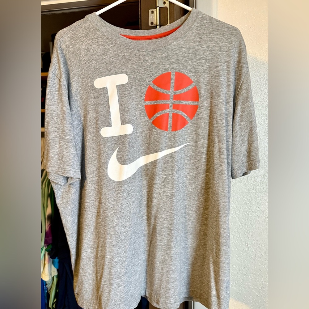 NIKE HOOPS TEE